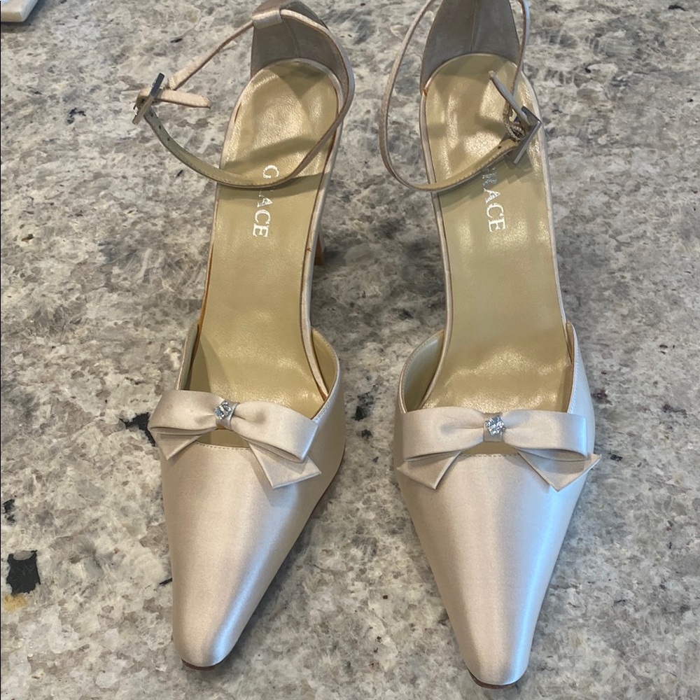 Grace Women's Cream Heels with Bow